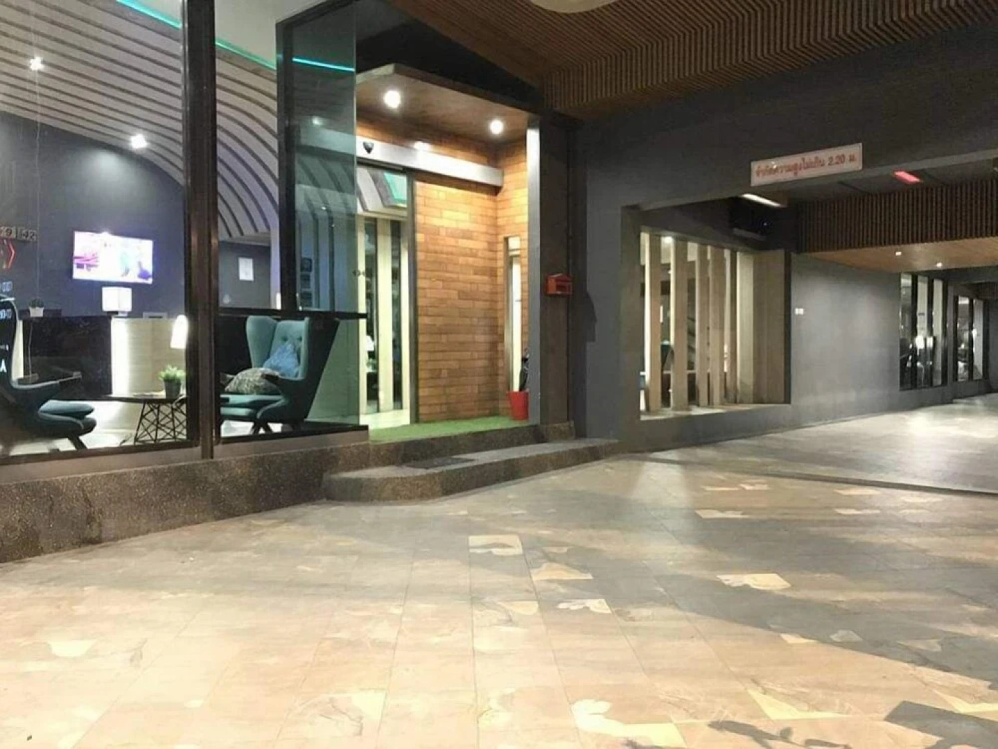 RedDoorz Premium Coco Hotel