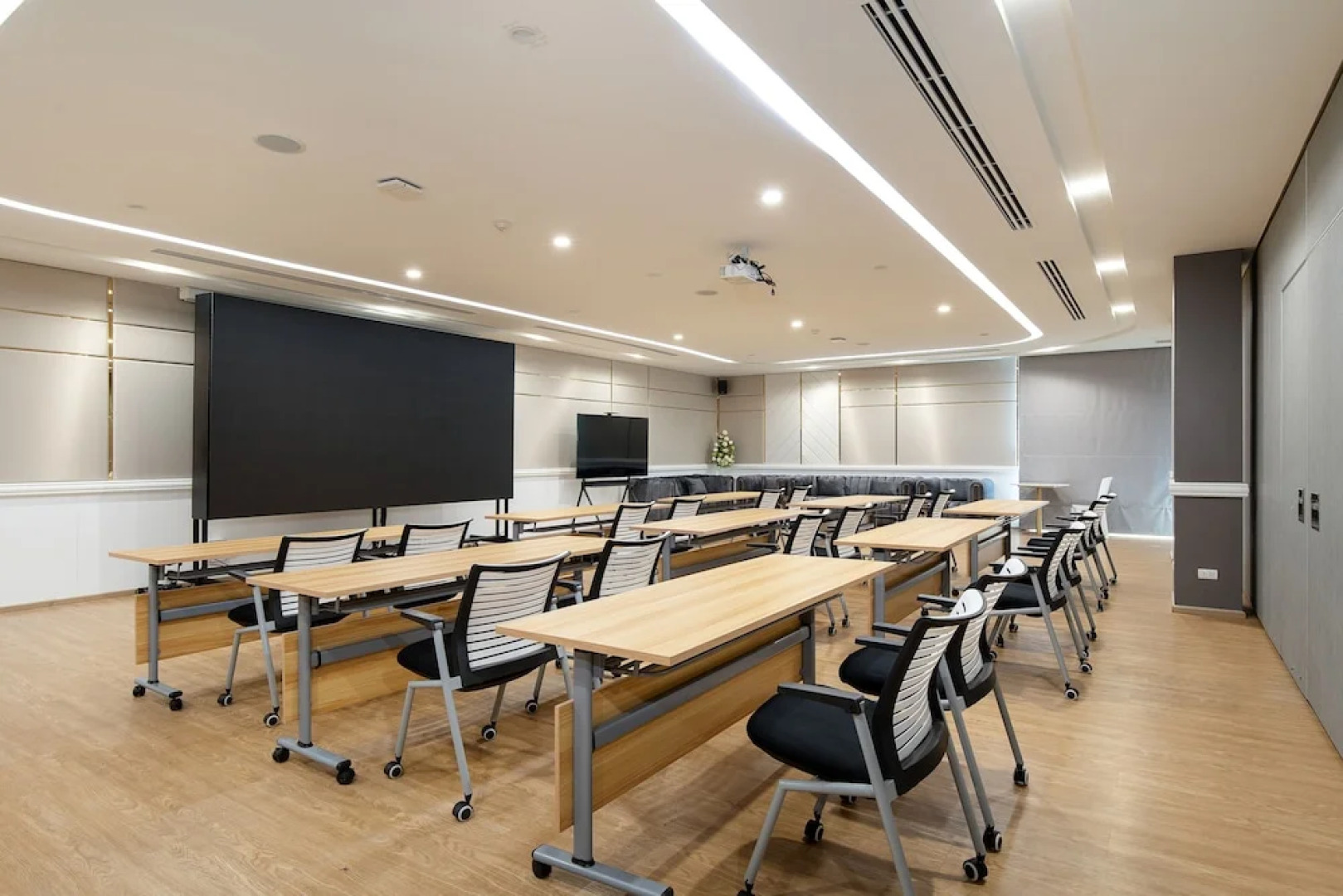 Crystal Srivaree Suvarnabhumi Hotel