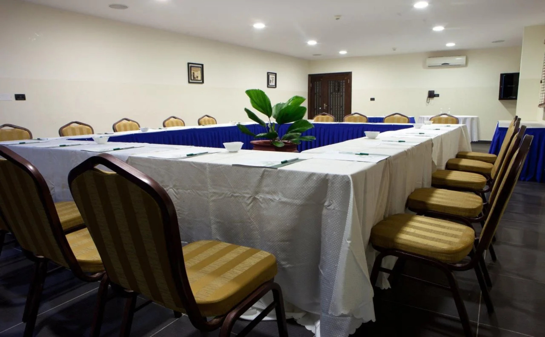 Oak Plaza Hotel - East Legon