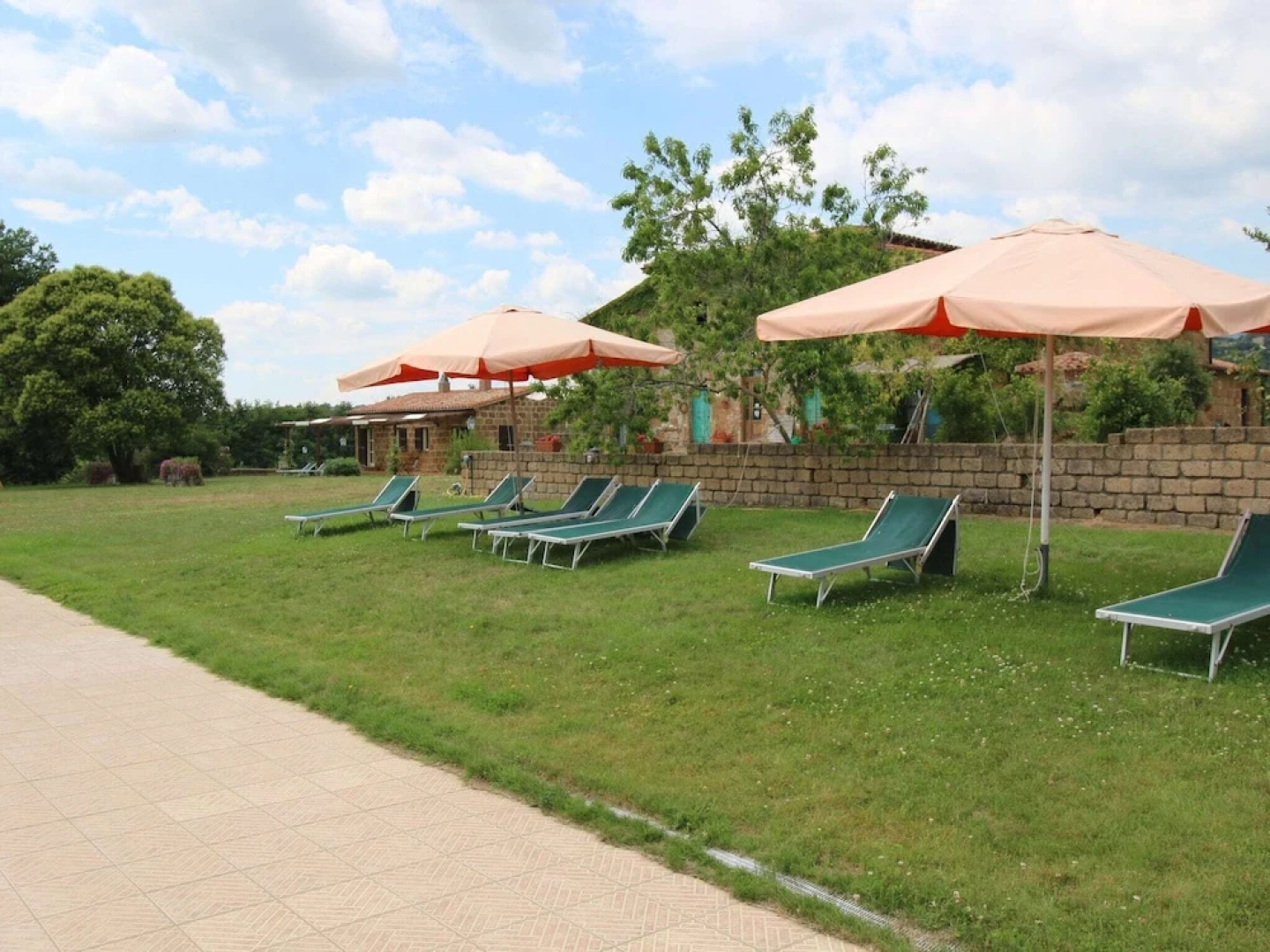 Scenic Farmhouse with Swimming Pool by Forest in Sorano