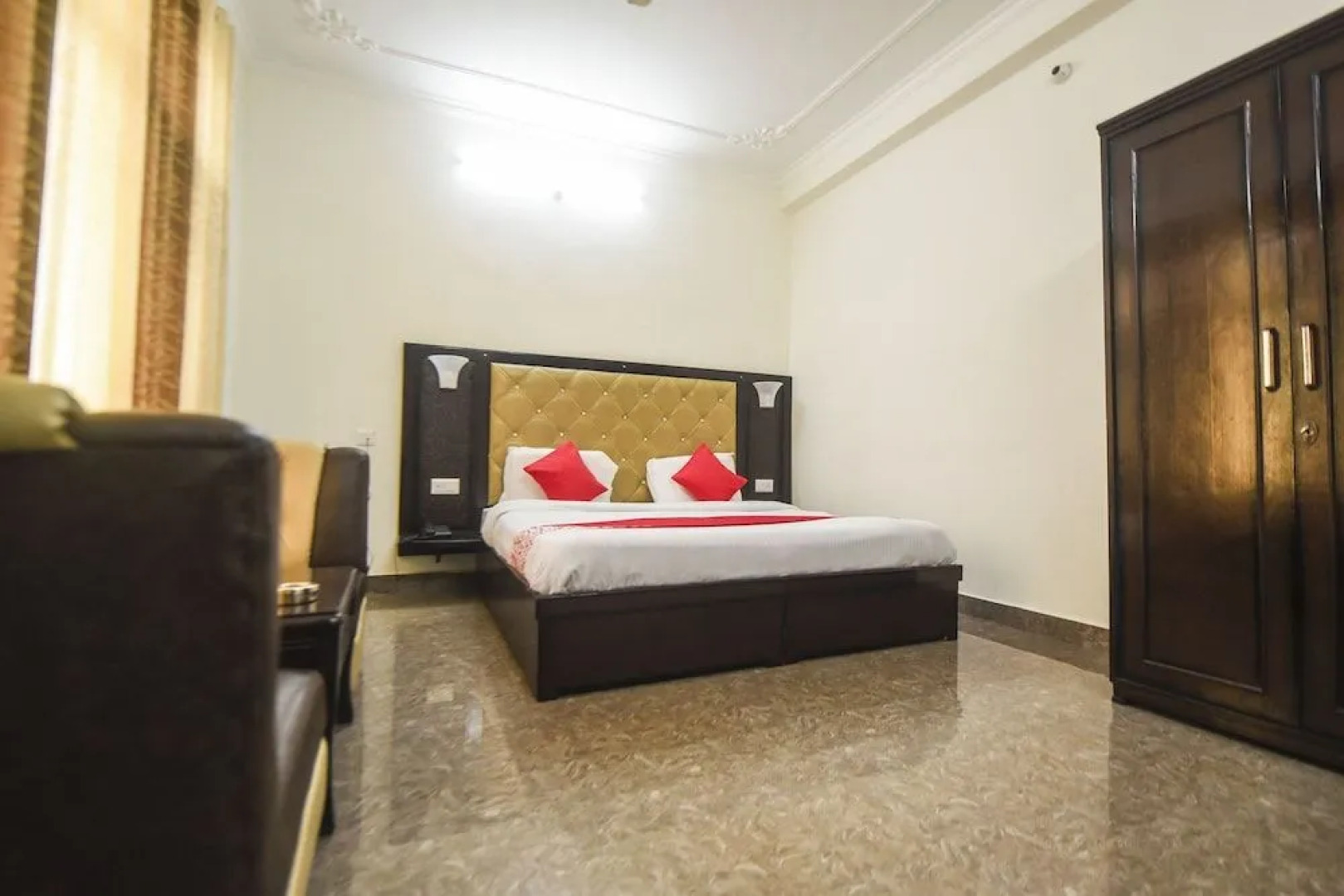 Oyo 15438 Vivek Nomadic