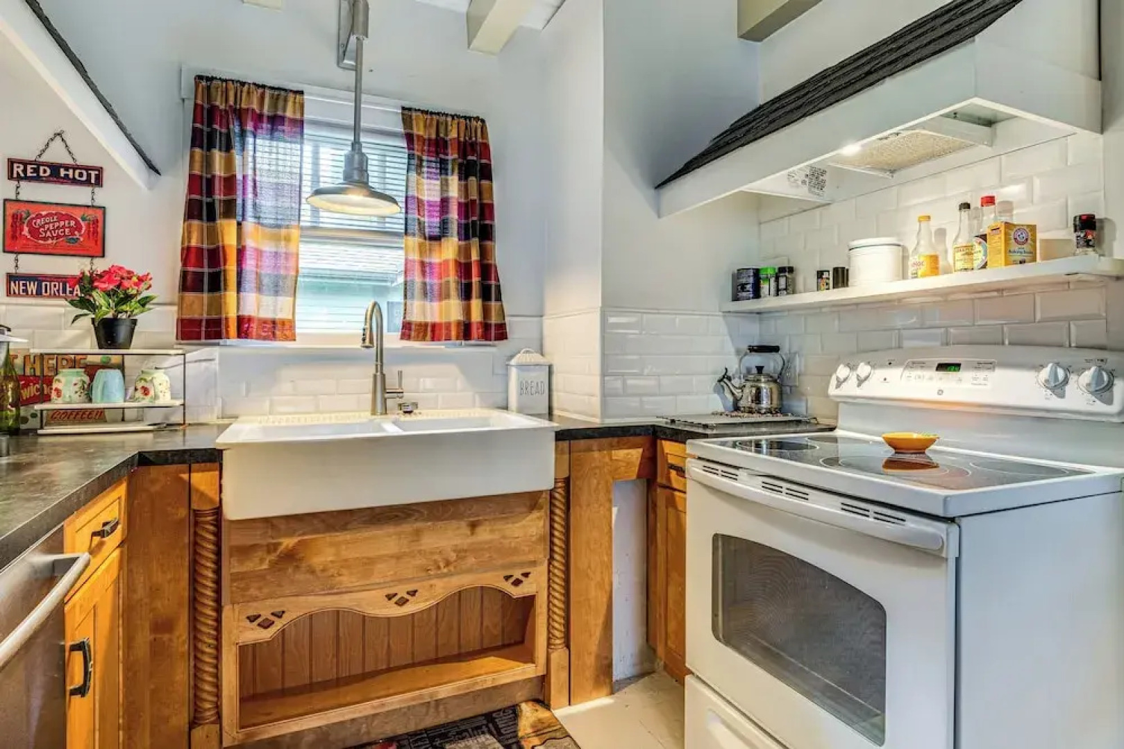 1/2 Mi to Indy Motor Speedway: Home w/ Yard!