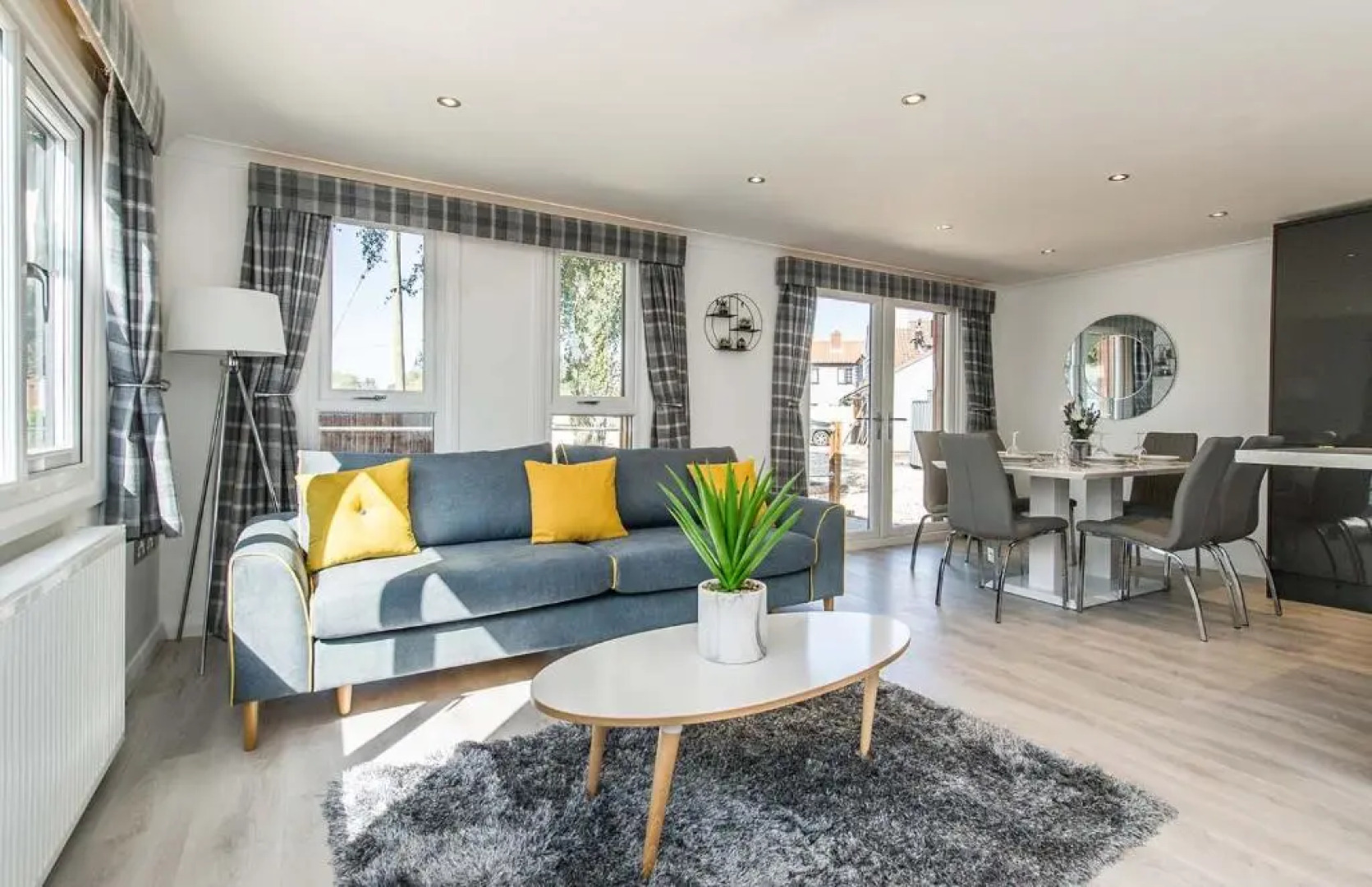 White Horse Holiday Park, Lincoln with Private Hot Tubs