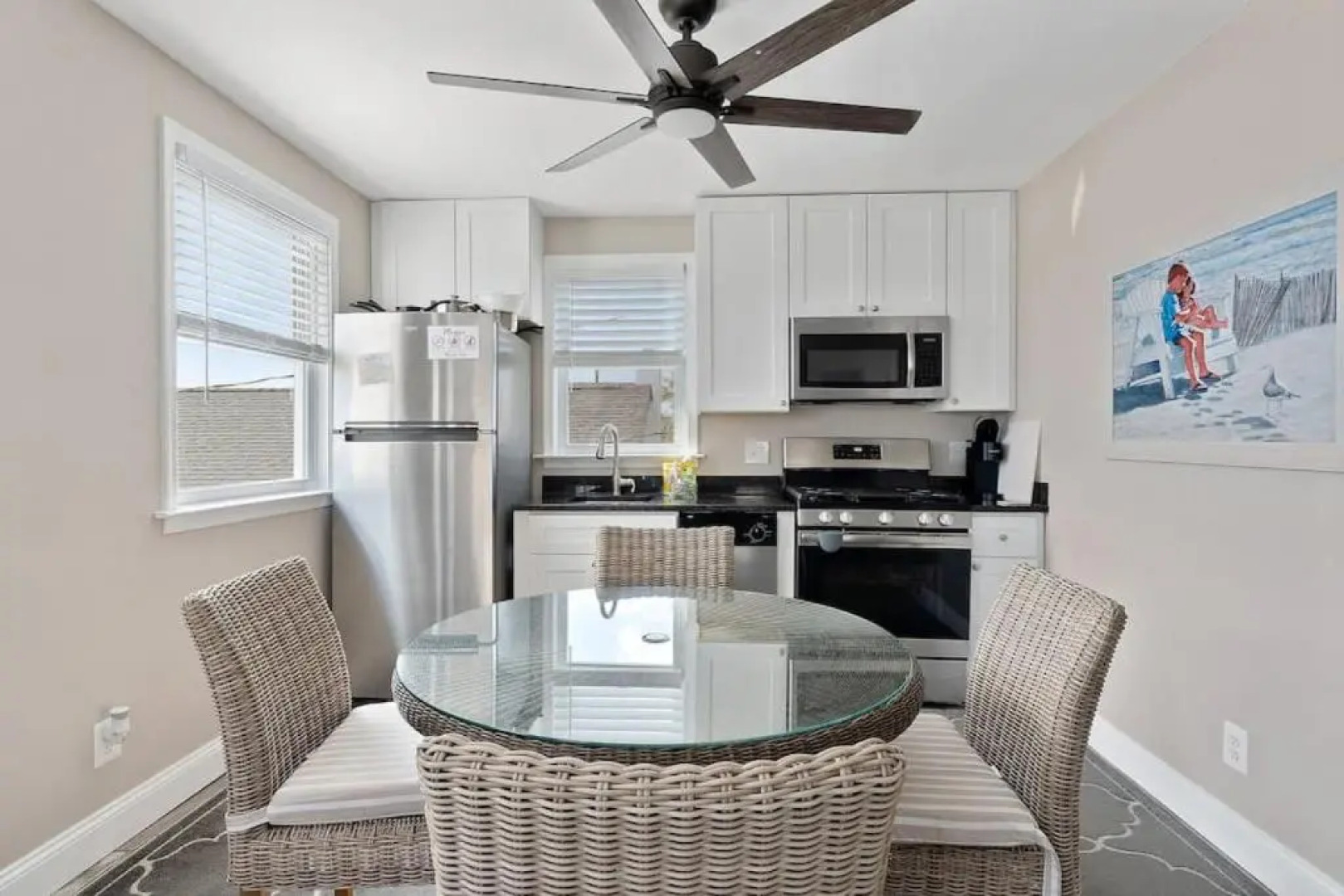 Unit B 2nd fl 2nd fl Hideaway 2 Block to Beach Parking