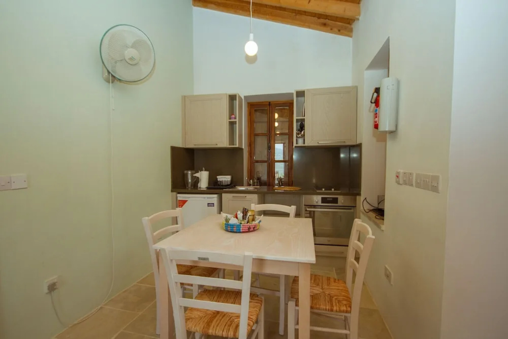 Thyone Uno Bal Cottage