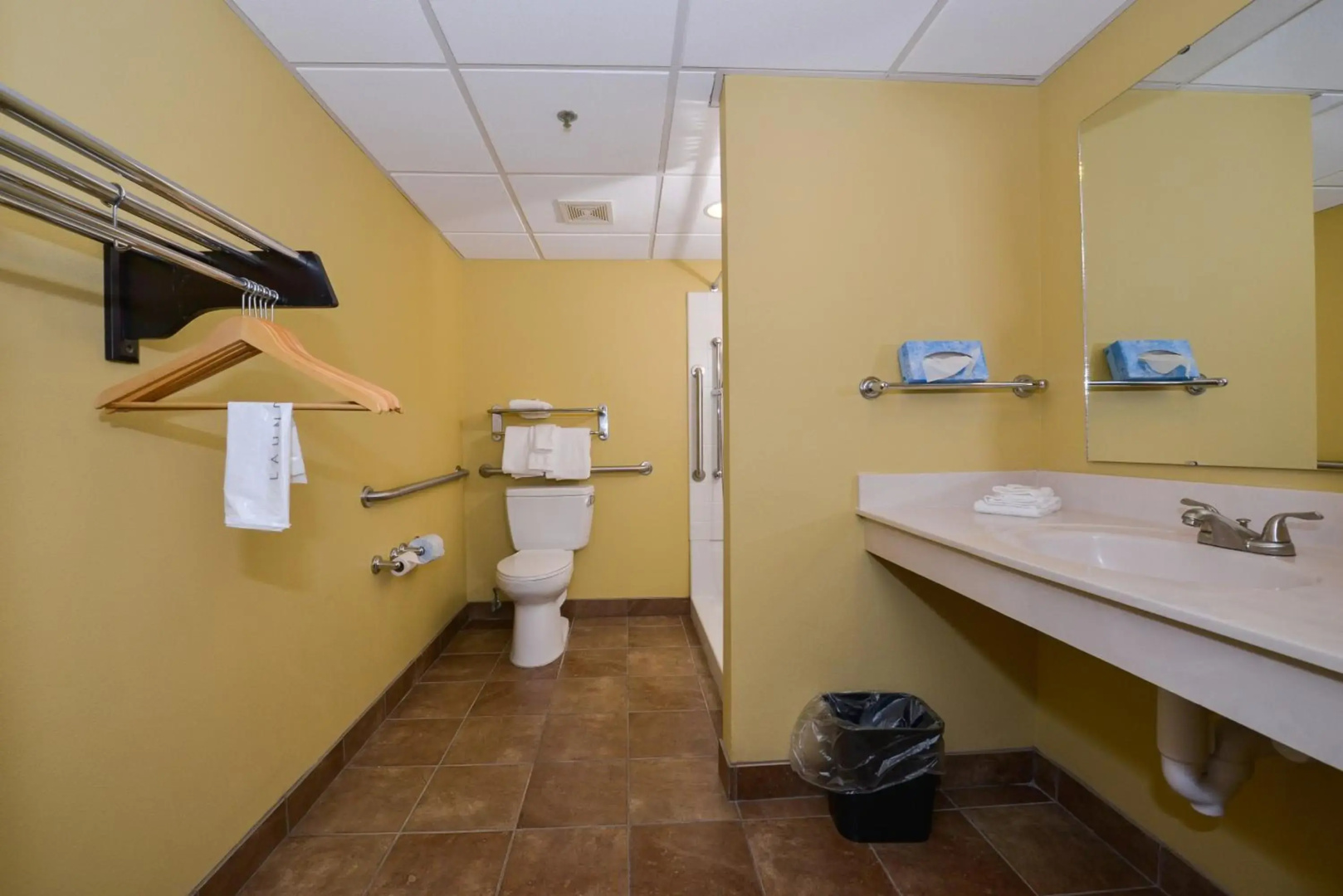 Lamplighter Inn & Suites - South