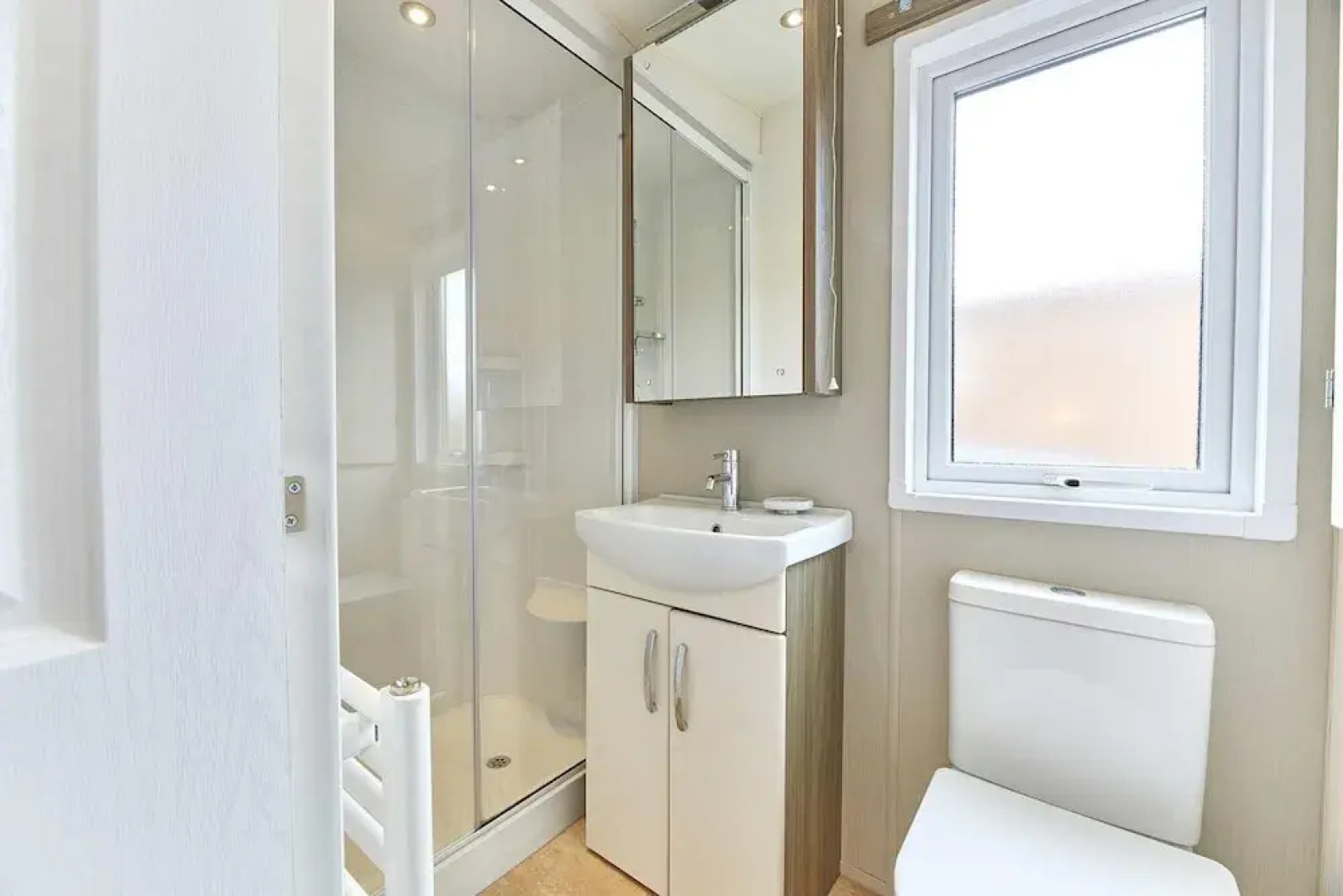 Host Stay Butterfly Lodge