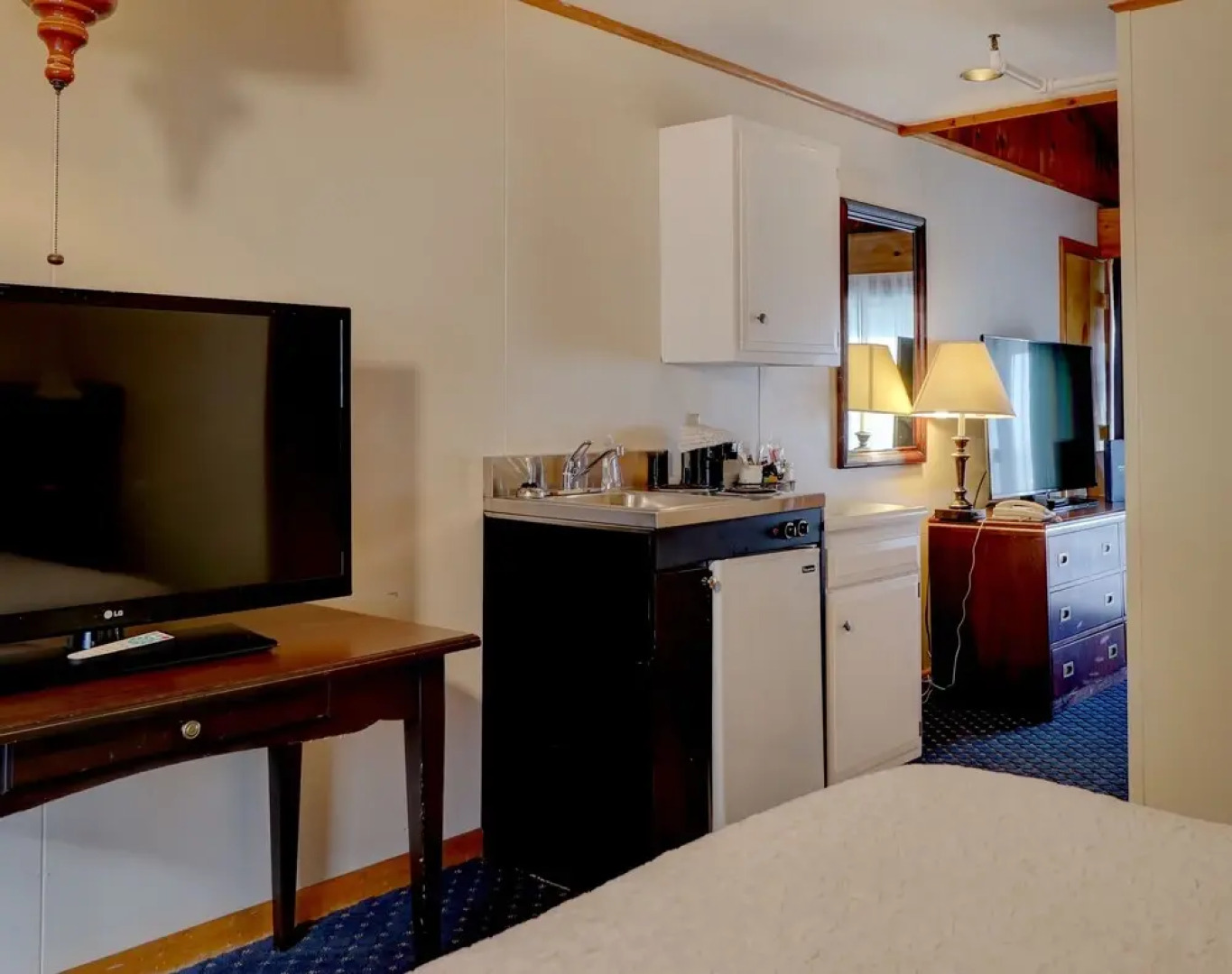 Waves Oceanfront Resort