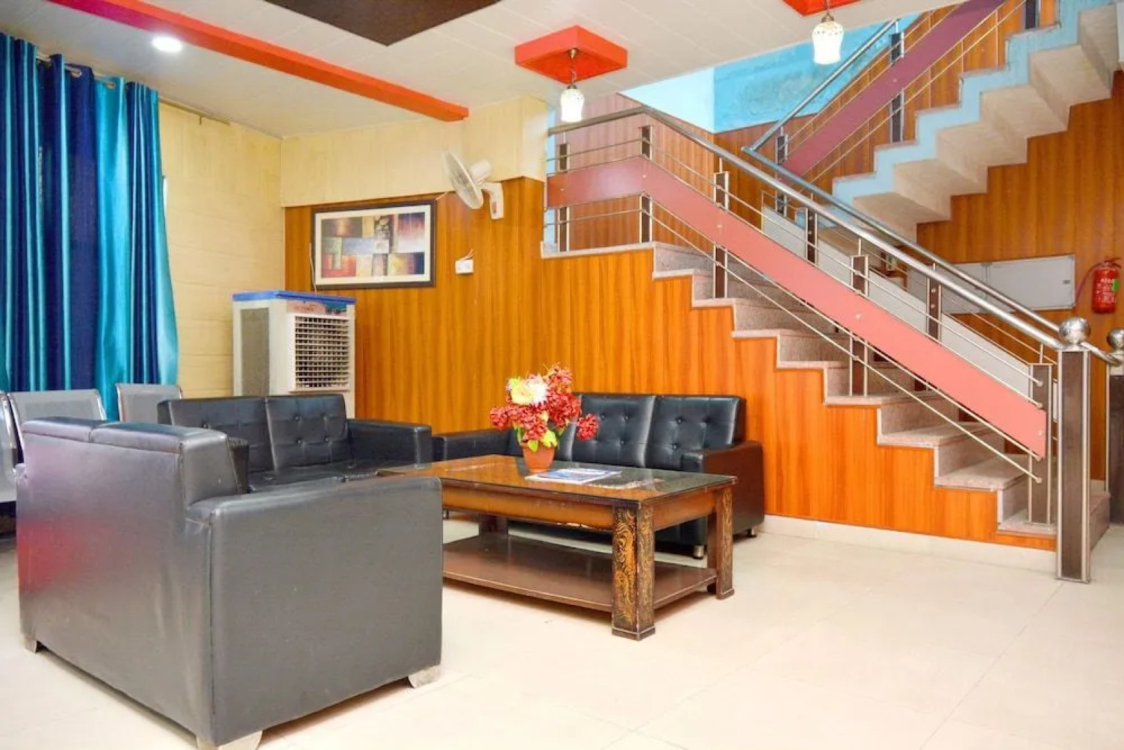 Oyo 39889 Palace Plaza