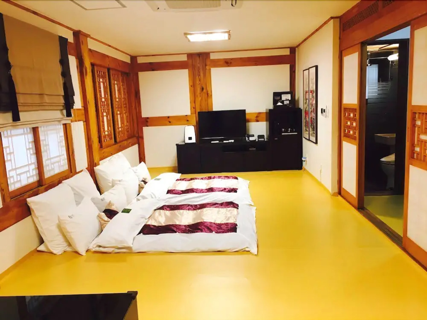 Hanok stay NAMWONYECHON by Kensington