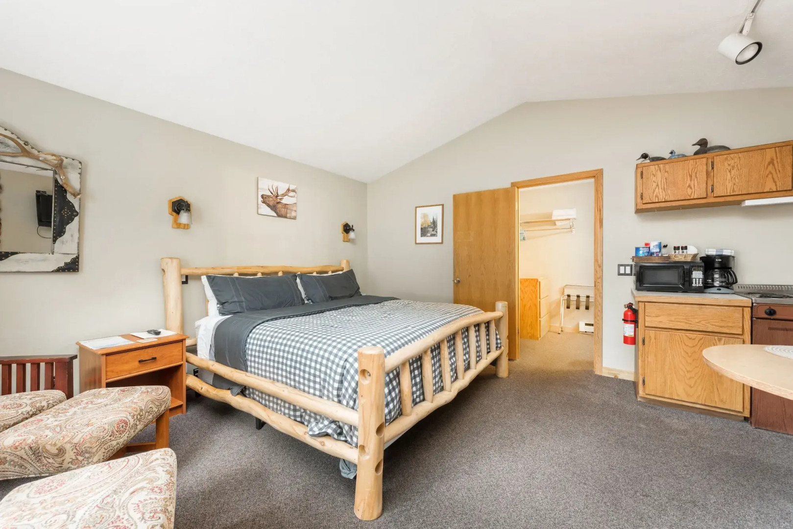 4 Seasons Inn on Fall River