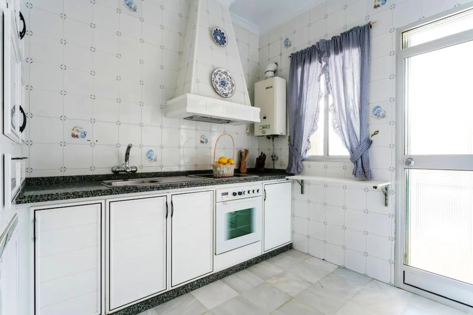 House With 6 Bedrooms in Villamanrique de la Condesa, With Private Pool and Enclosed Garden Near the Beach