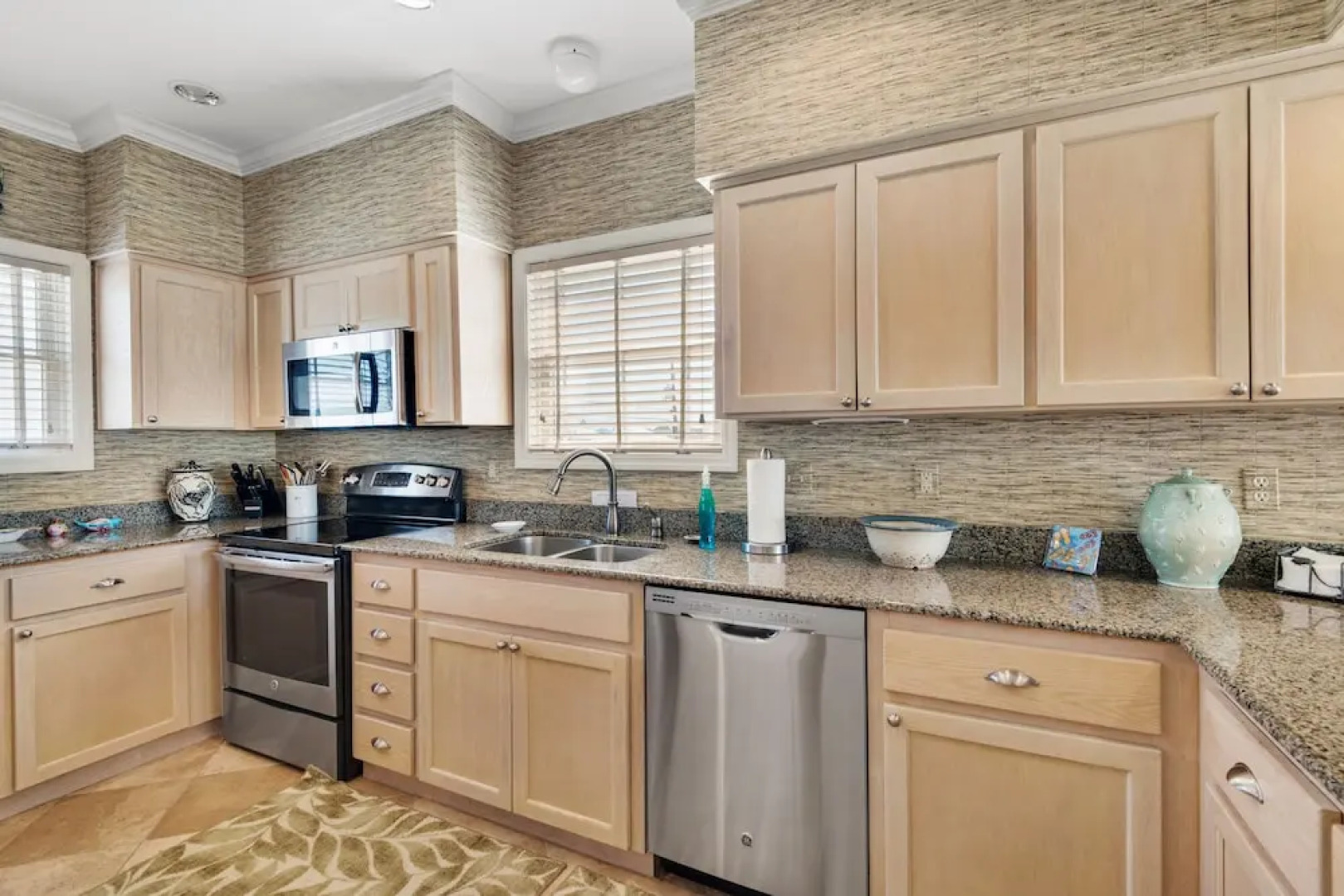 Jen's Creole 4 Bedroom Townhouse by RedAwning