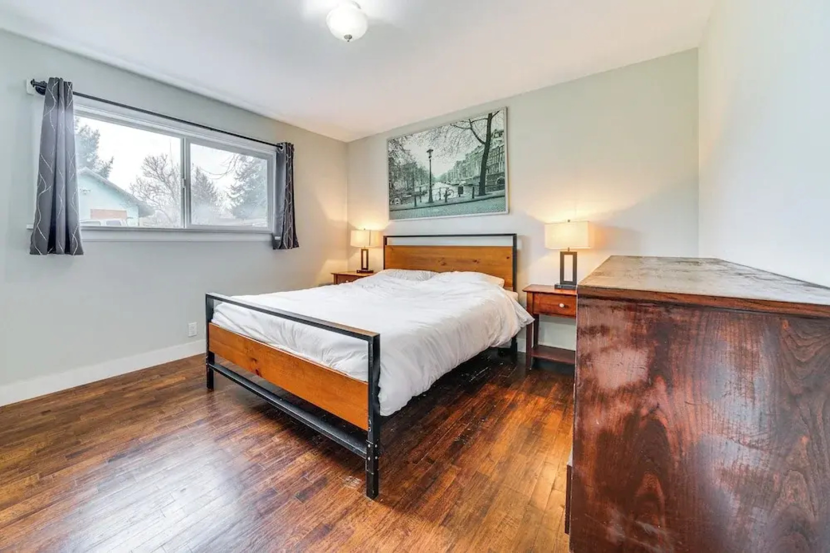 14 Mi to Dtwn Seattle: Sleek Home w/ Large Yard