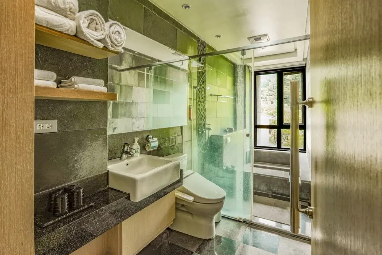 Sunrise Hot Spring Hotel