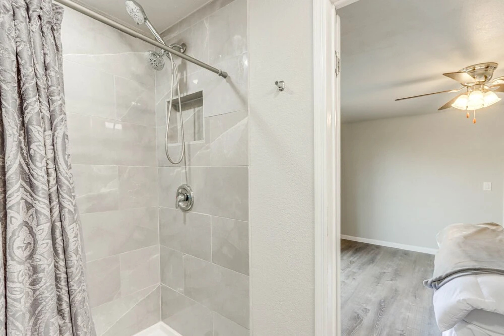 Lakefront Rogers Retreat w/ Grill & Spacious Deck