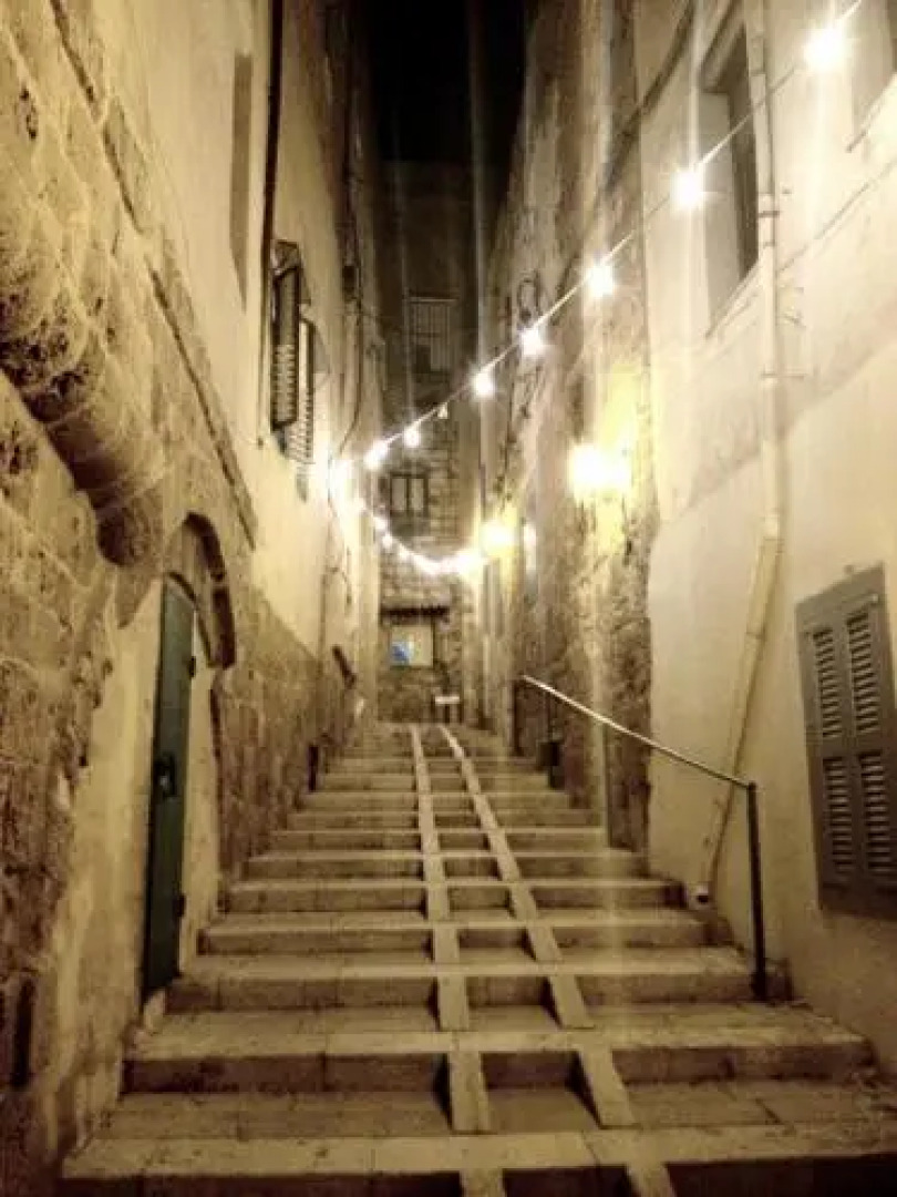 Nzar Khoury For Hosting Guest House