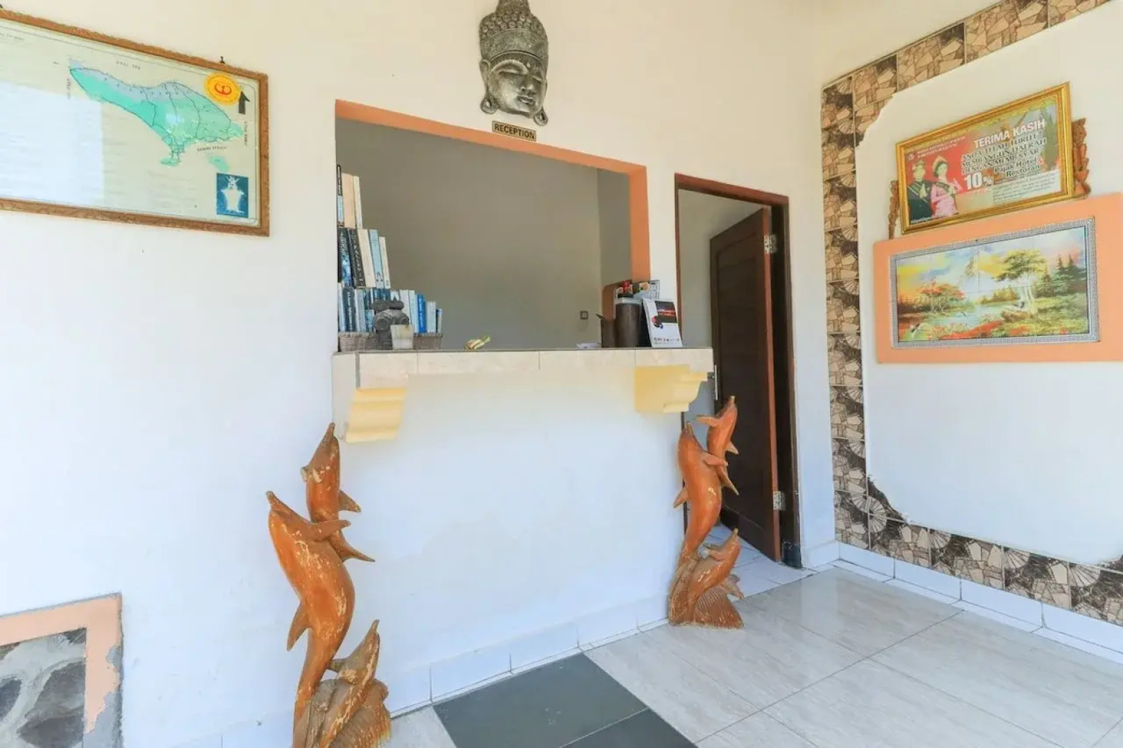 Hotel Tara Bar & Resto Air Sanih by ZUZU