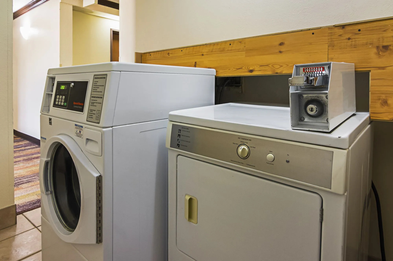 Red Roof Inn & Suites Fayetteville - Fort Bragg