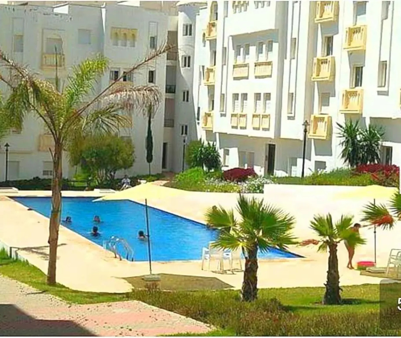 chic appart vue sur piscine