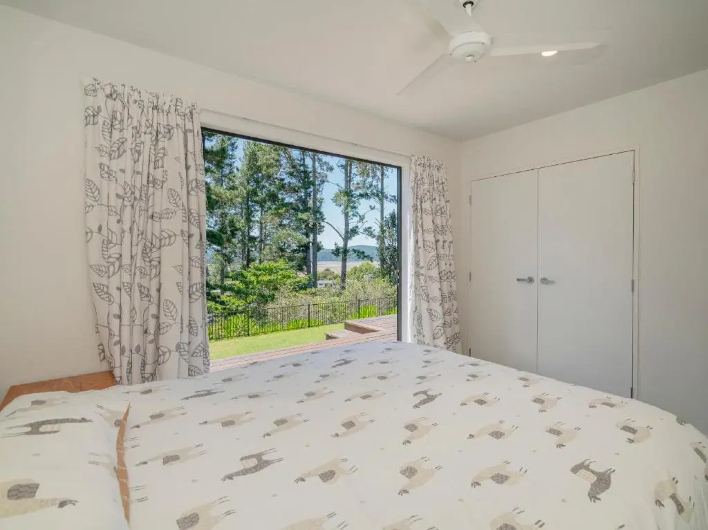 Treetop Bach - Whangamata Holiday Home
