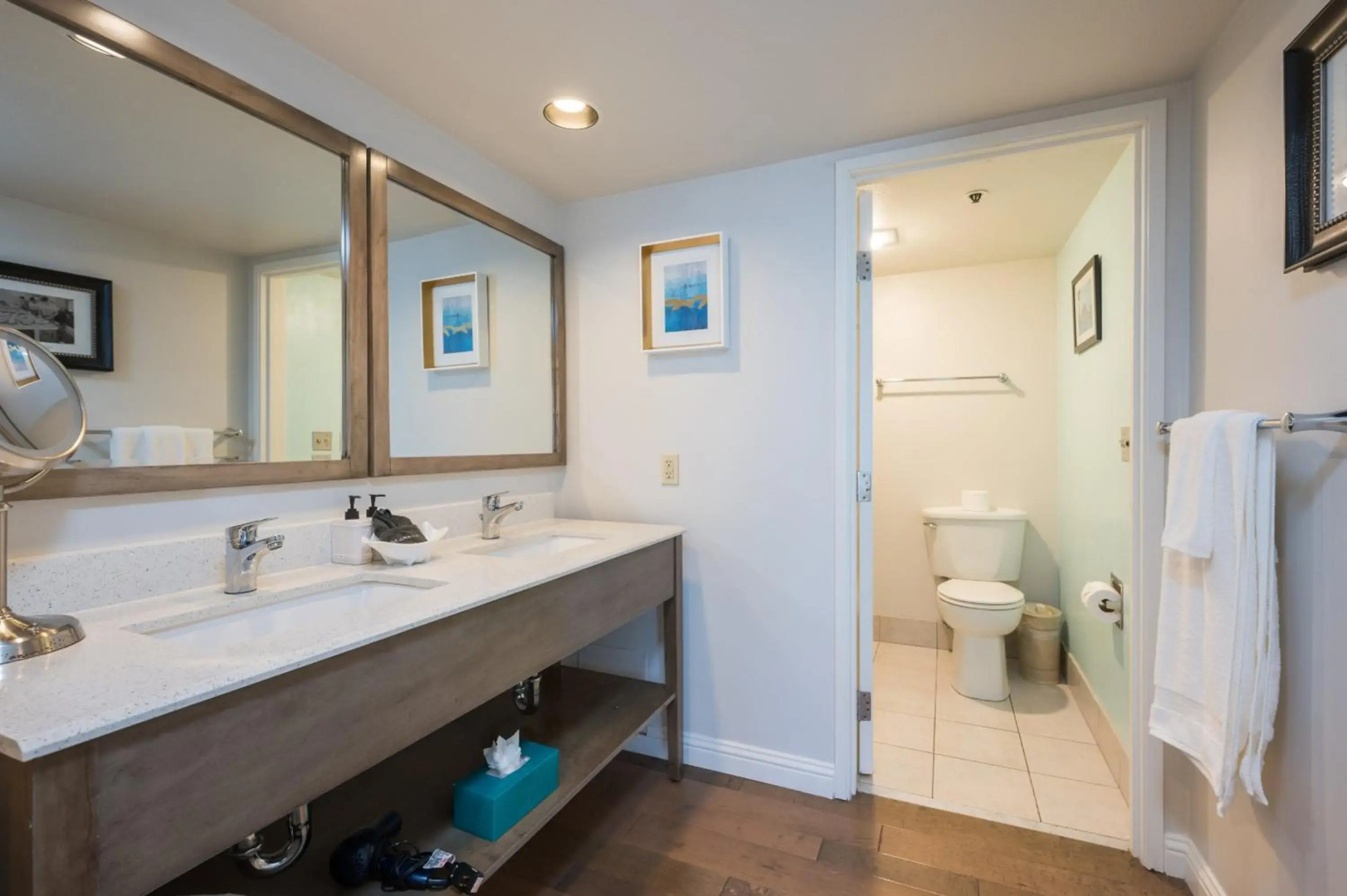 456 Embarcadero Inn & Suites