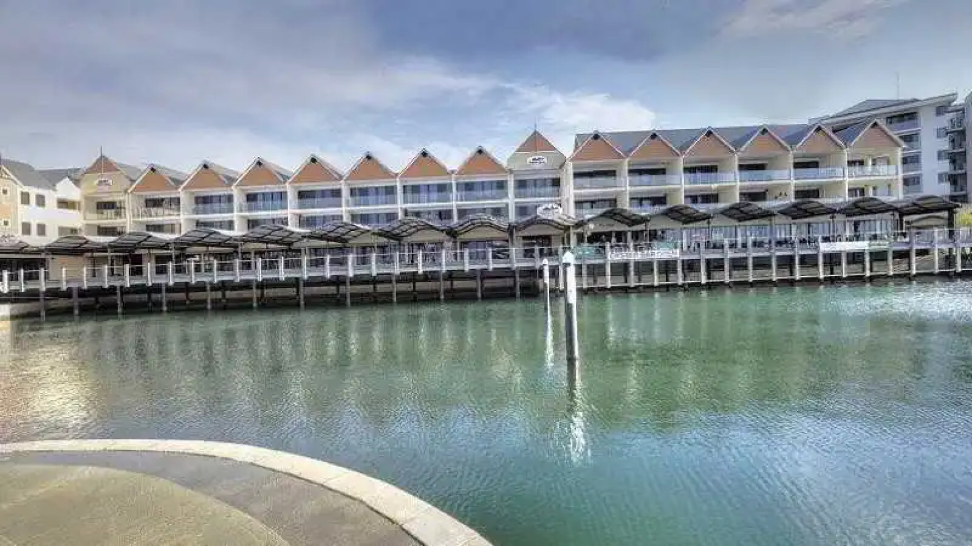 Quality Suites Crest Mandurah