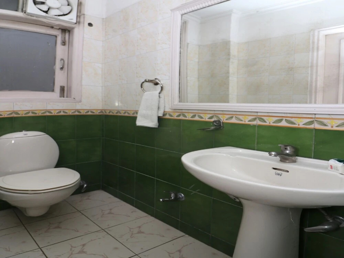 OYO 62127 Ritz Rivera