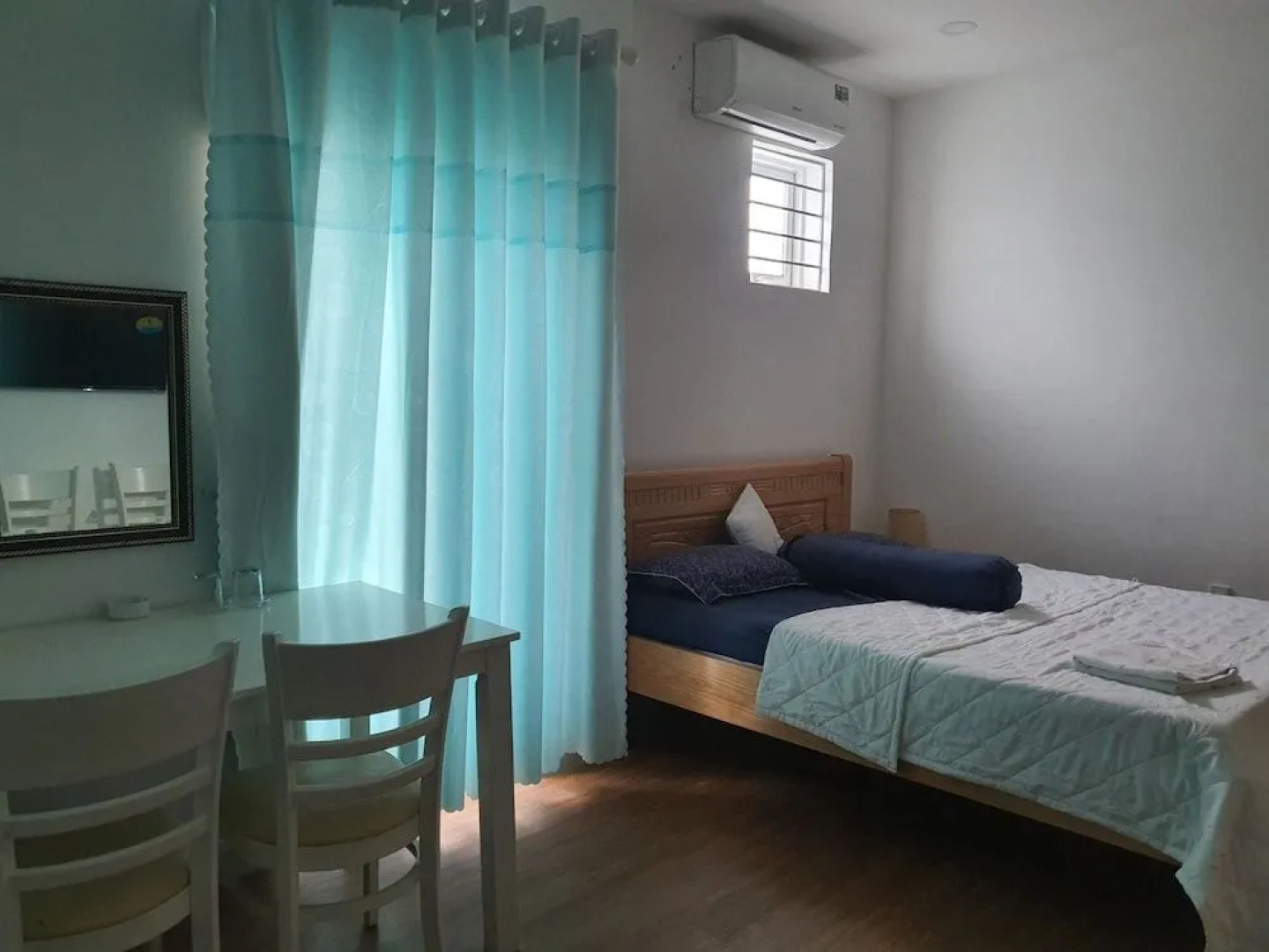 Alice's Happiness House