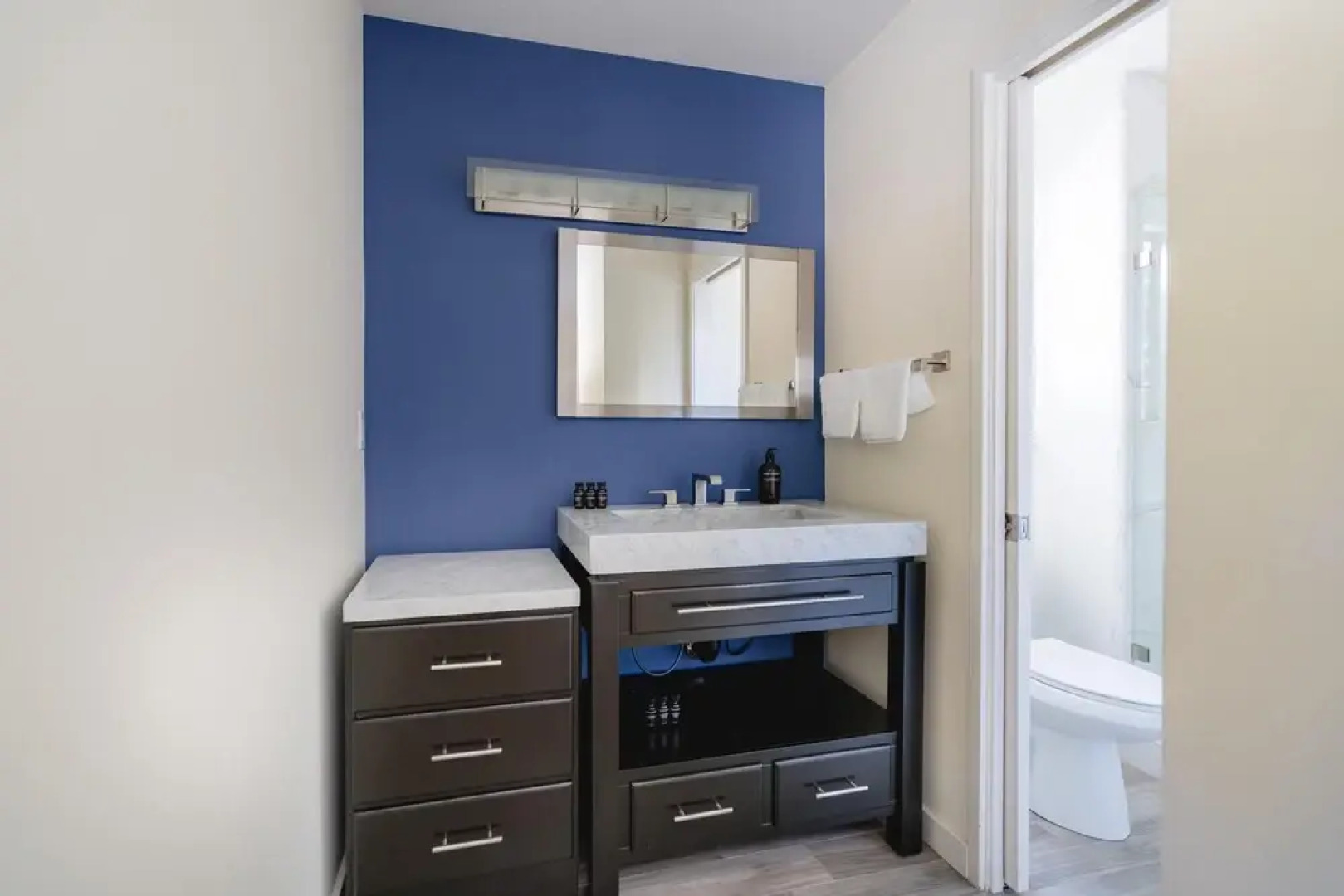 Rivendell - Spacious Home w Pool Arcade Games & Expansive Patio Santa Rosa