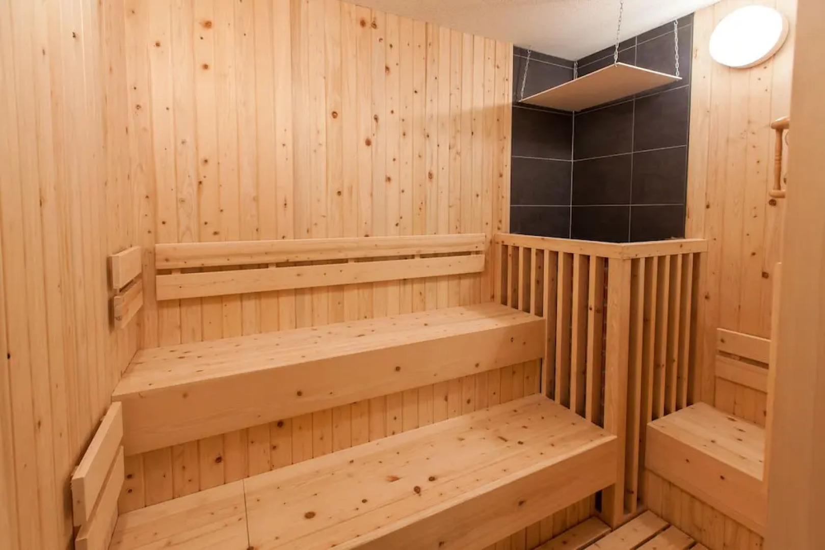 Y's Cabin Yokohama Kannai