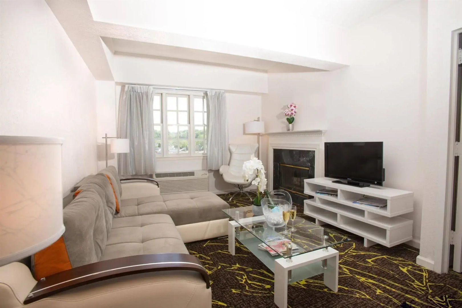 The Roslyn, Tapestry Collection by Hilton