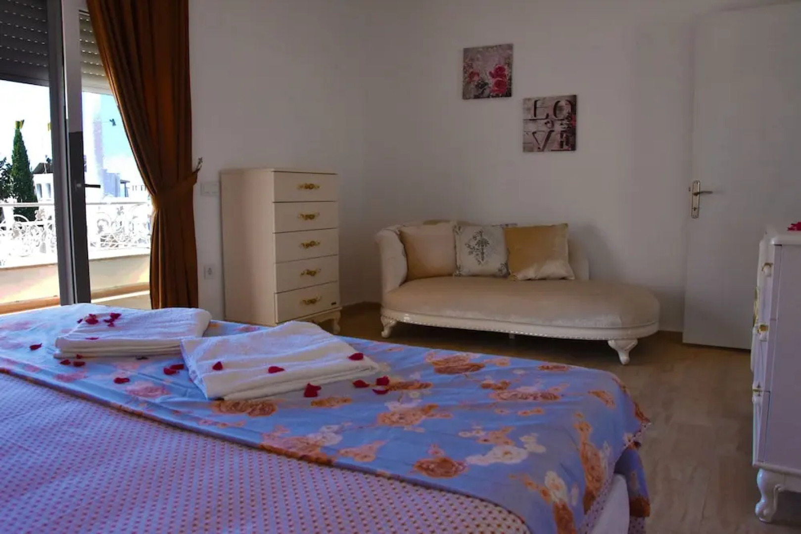 Sunrise Marina Suit Apart