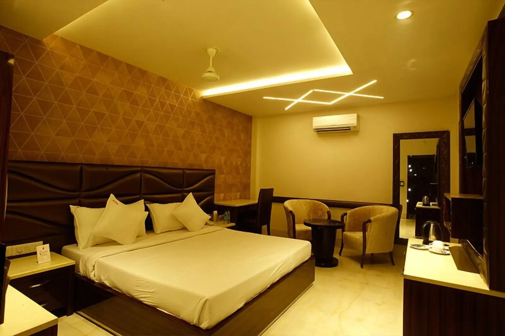 OYO Premium Bhai Bala Chowk