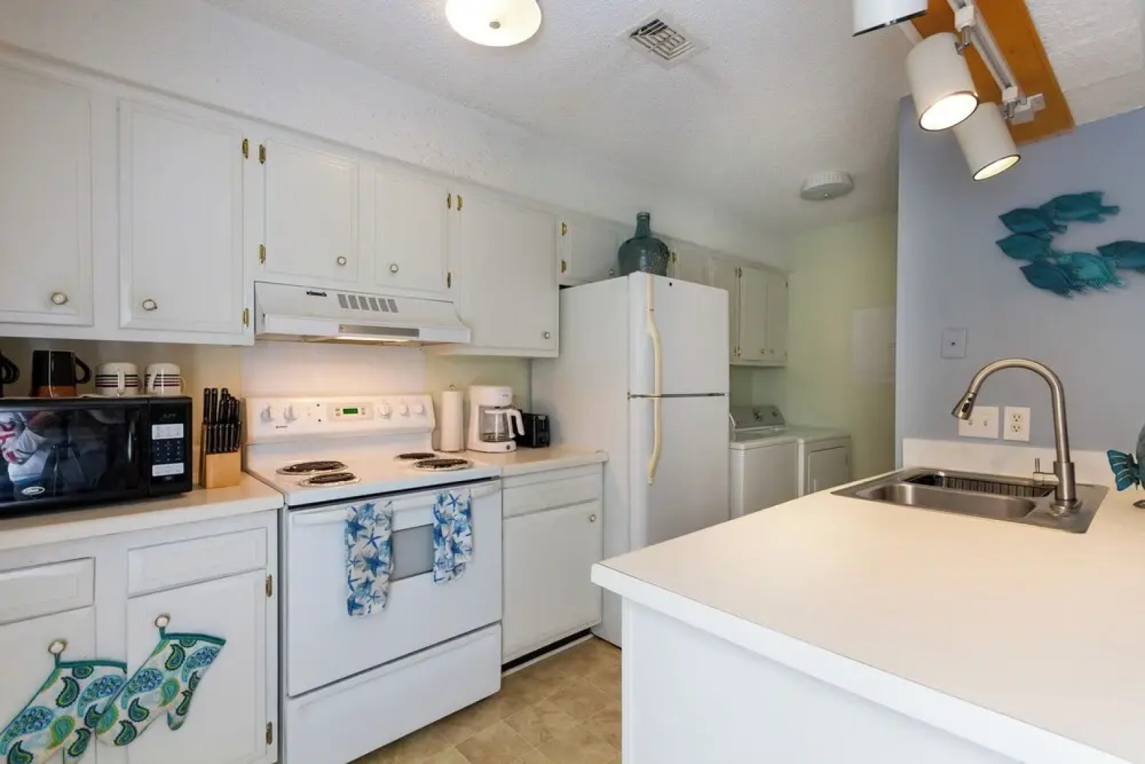 Quiet Condo ~ 10 Mi to Dtwn Pensacola