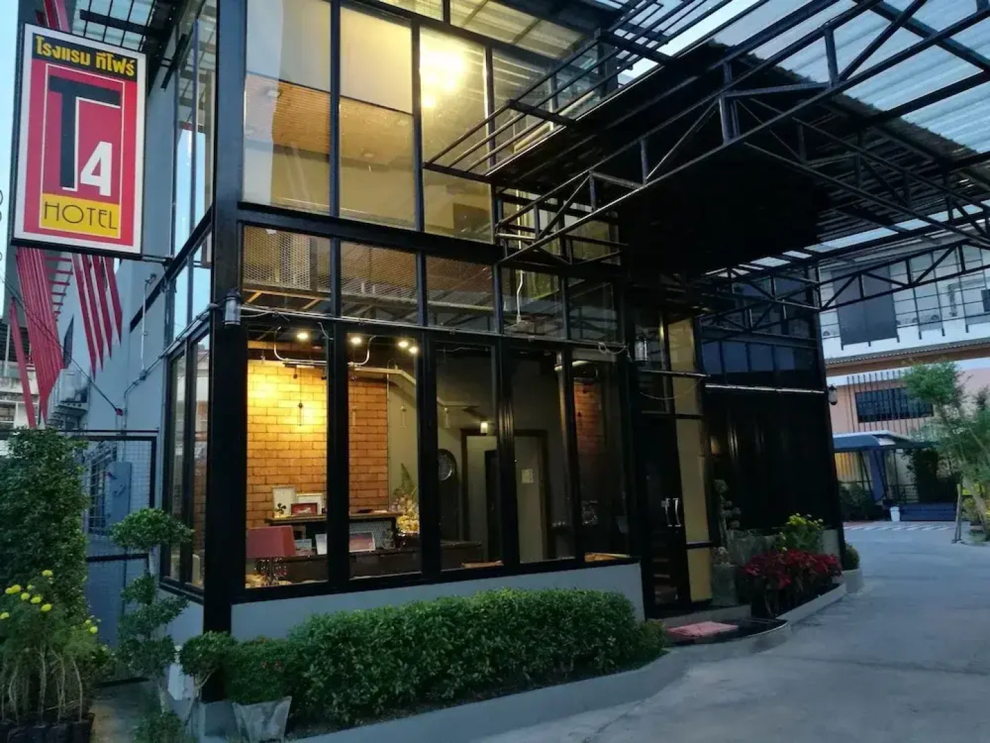 T4 Hotel Sisaket