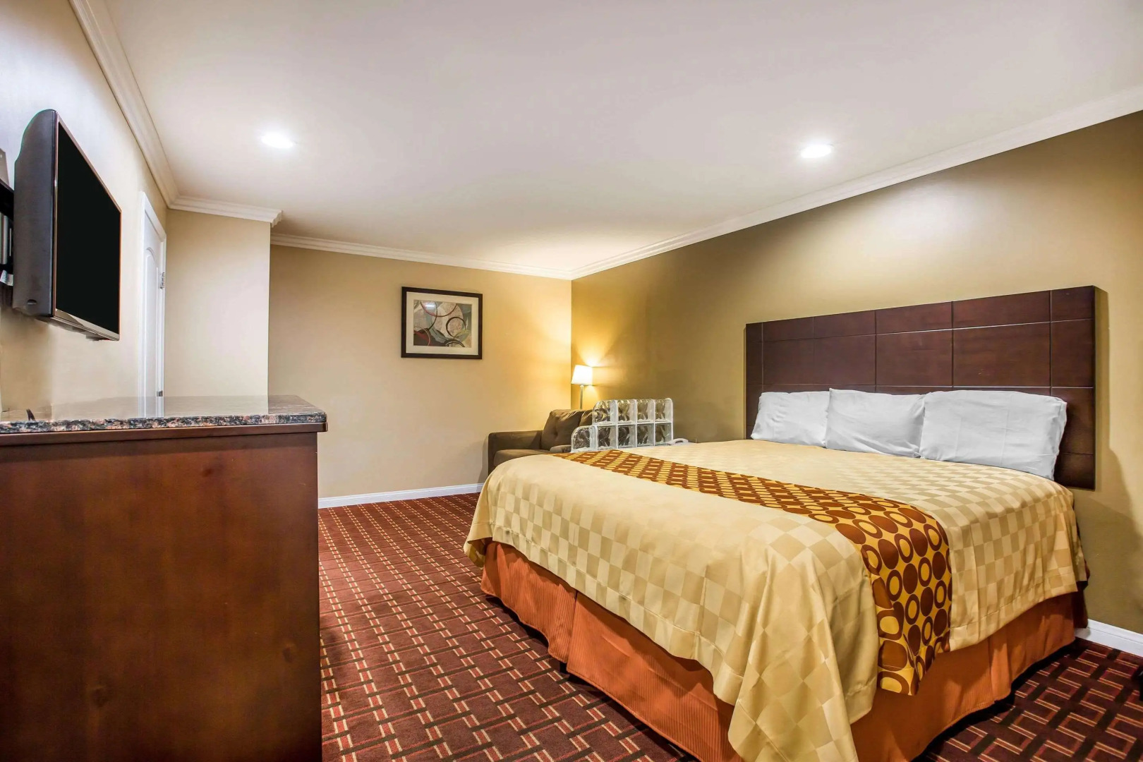 Rodeway Inn & Suites