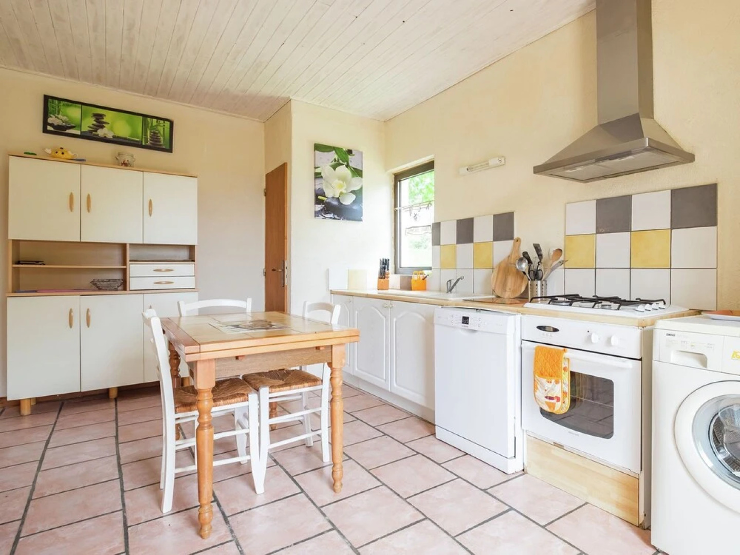 Modern Holiday Home in Marquay with a Private Swimming Pool