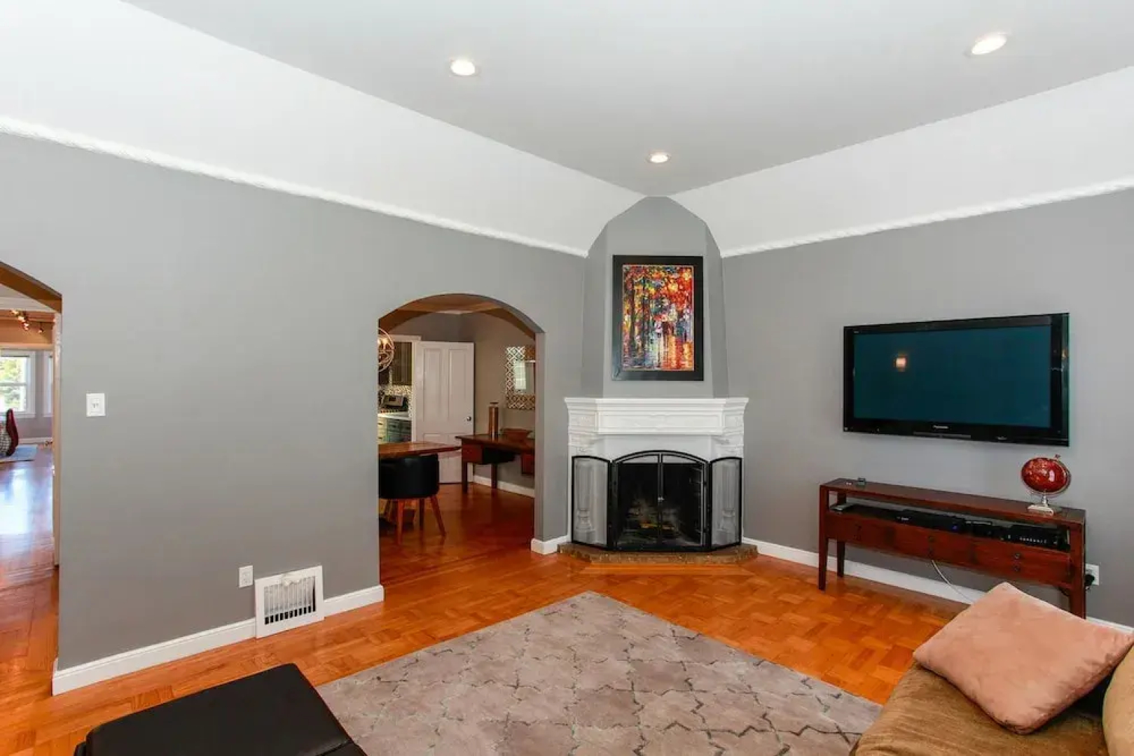 Stylish 2BR Sunset House W Parking by RedAwning