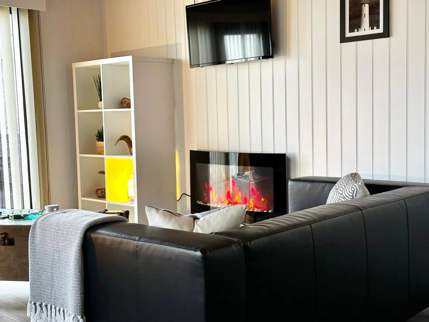 Lodge Cabin with Fabulous Views - Farm Holiday