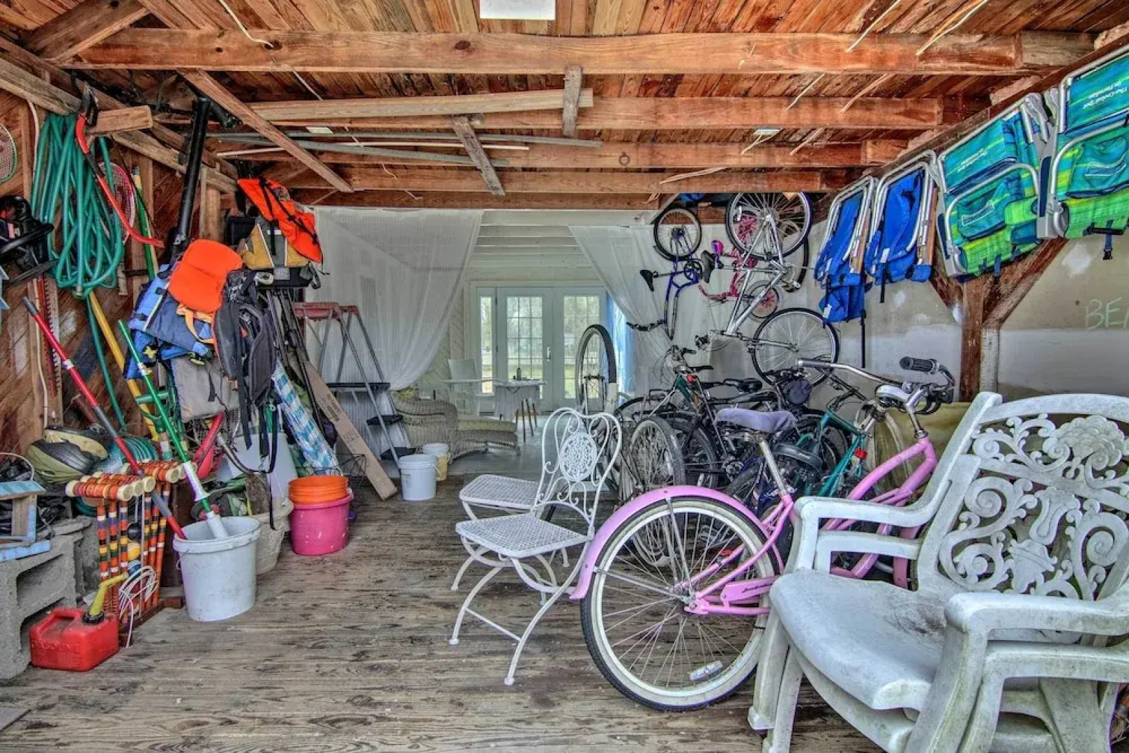 'chincoteague Charm' Escape w/ Bikes & Yard Games!