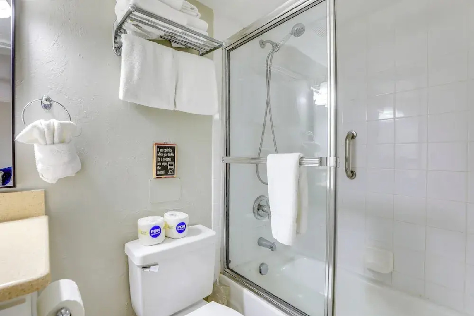 Sunlit Longboat Key Escape w/ Private Resort Beach