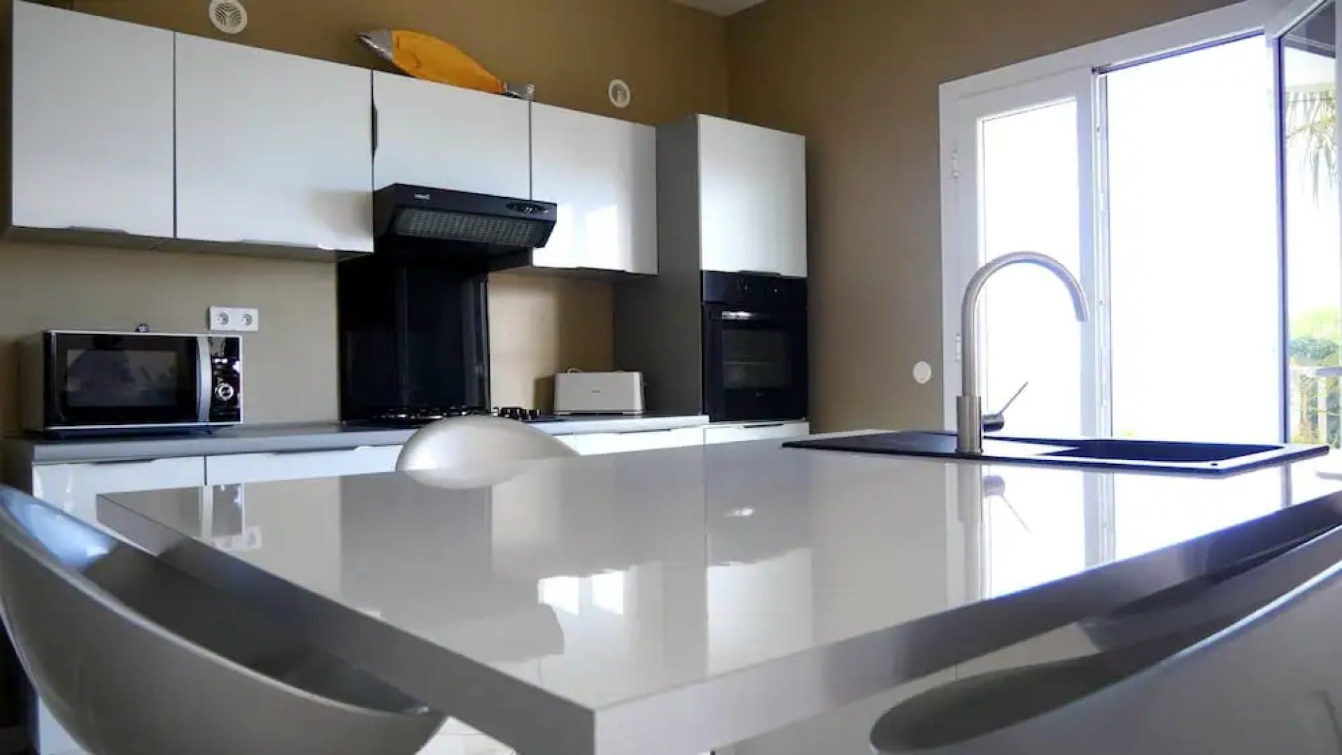 House With 4 Bedrooms in Piton Saint-leu, With Pool Access, Enclosed G