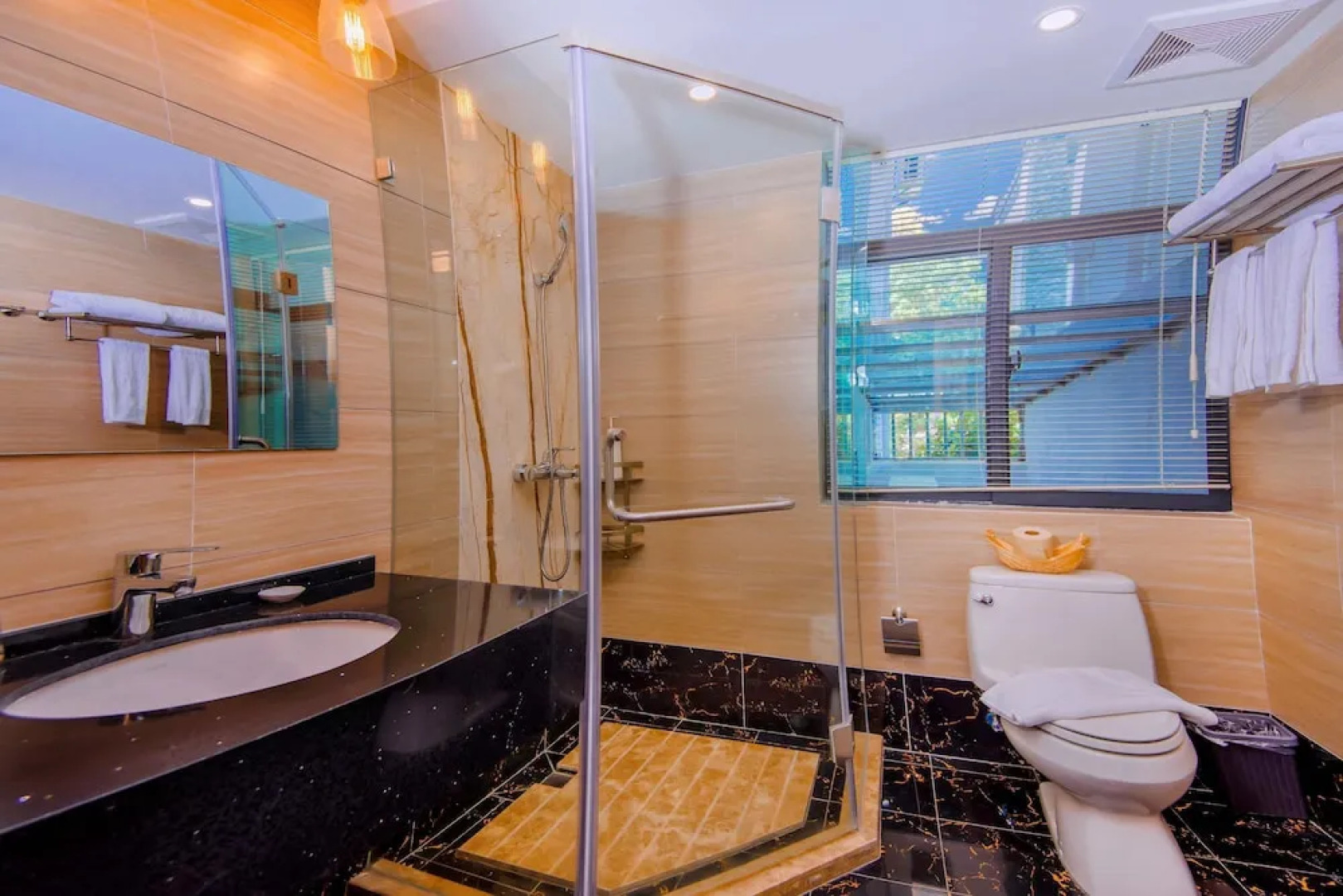 Loving Clouds Family Inn