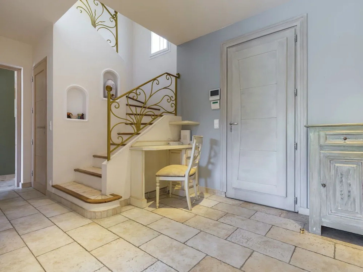 Magnificent Villa In Vence with Swimming Pool