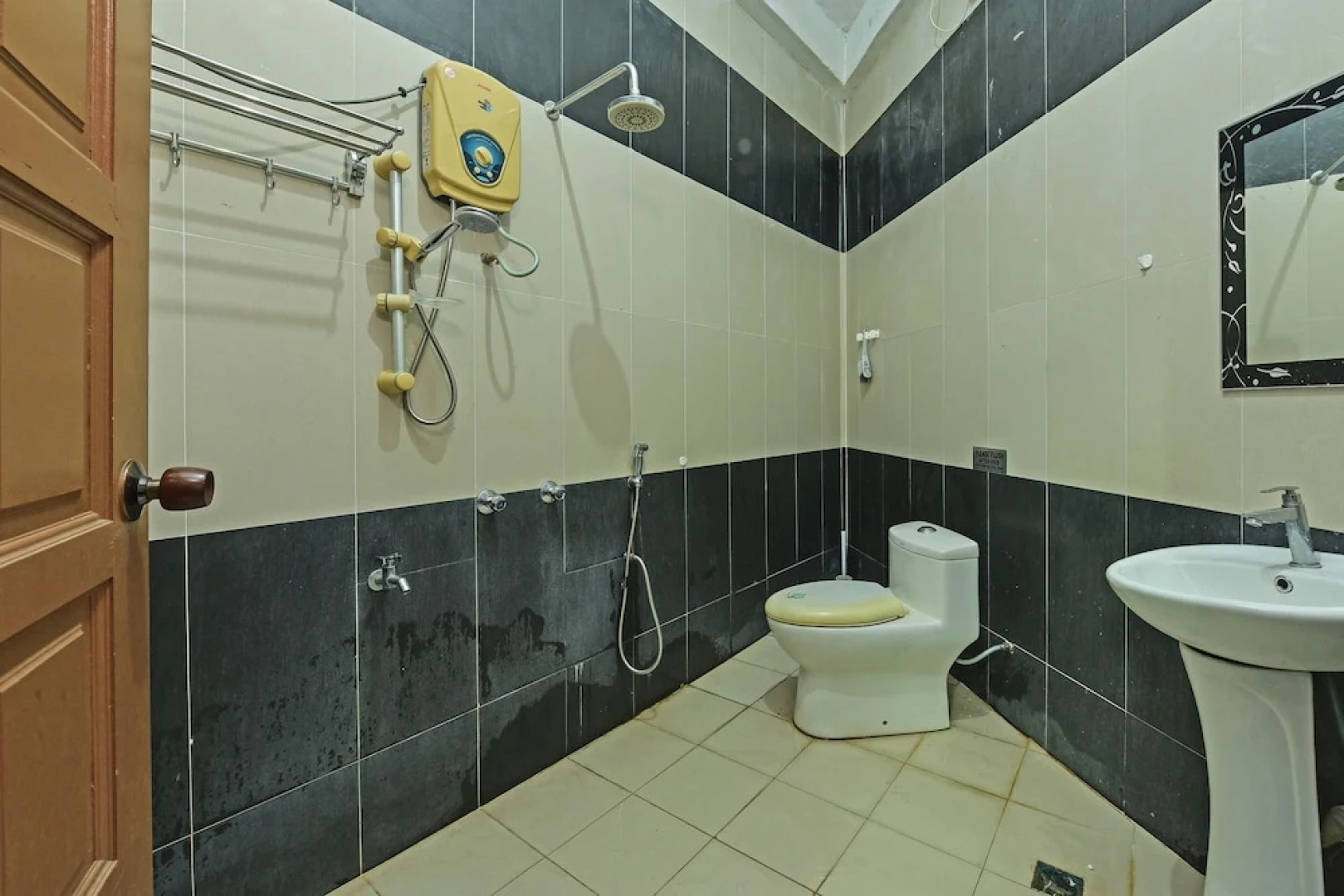 OYO 90441 Cz Traveler's Hotel