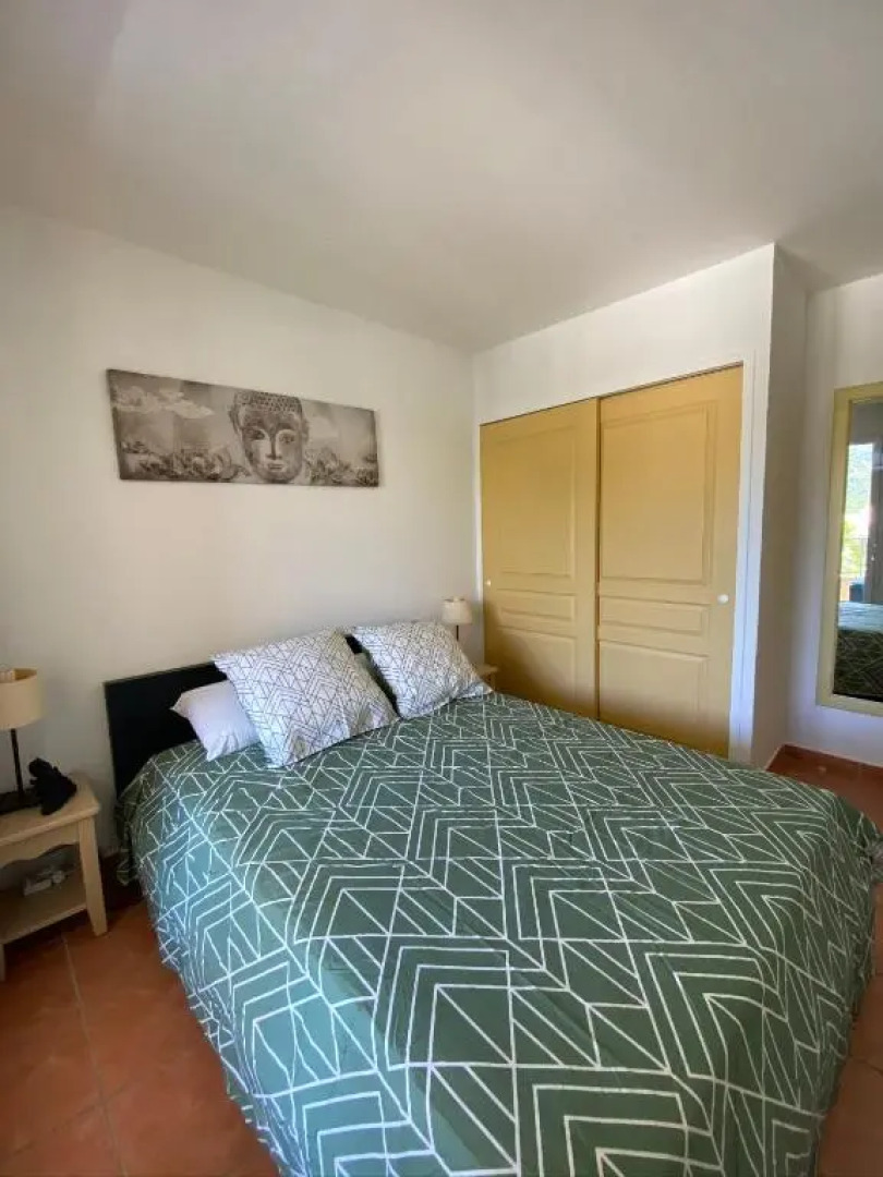 Aux ISSAMBRES Appartement dans résidence avec Piscine