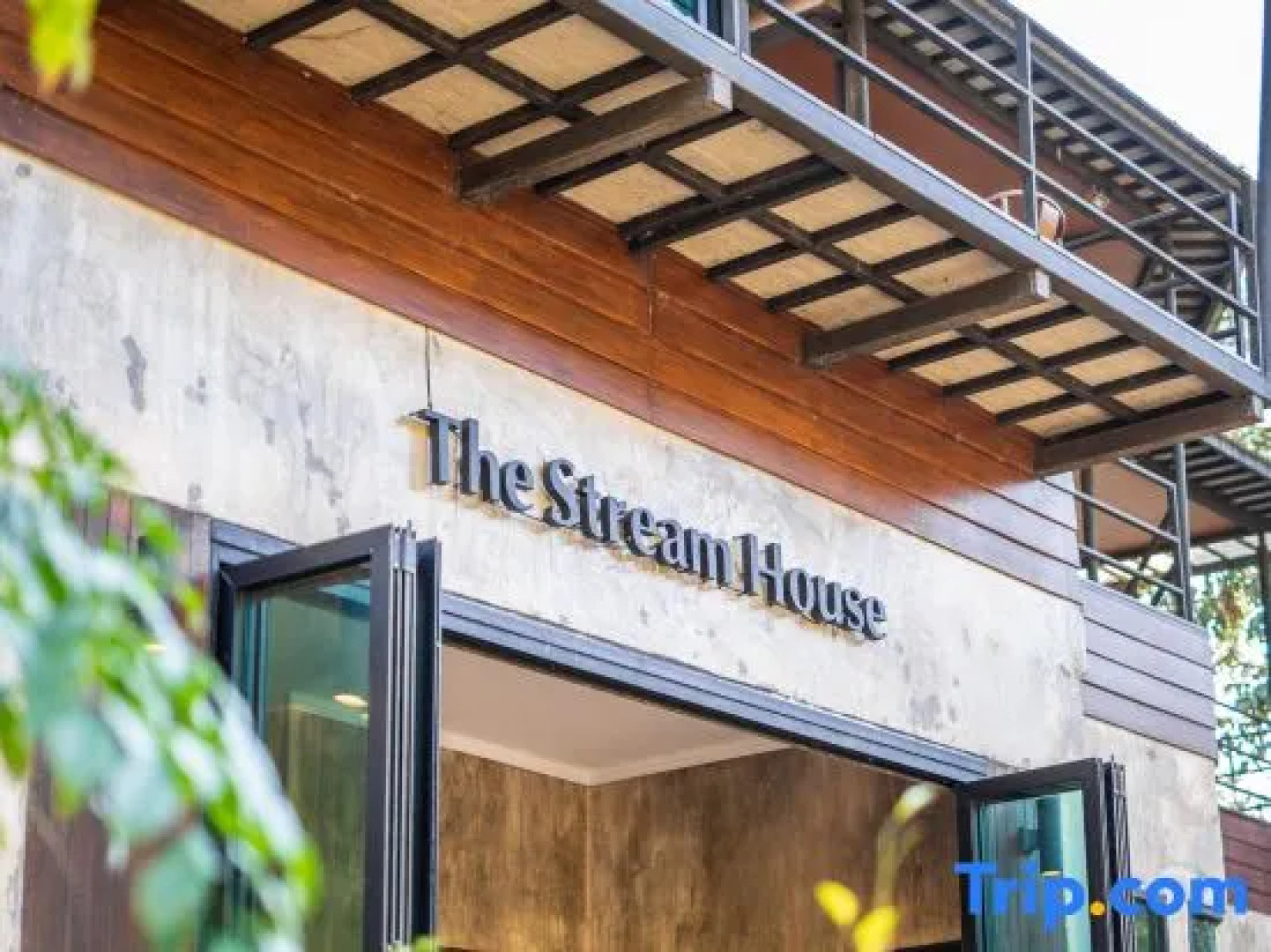 The Stream House at Mae Kampong