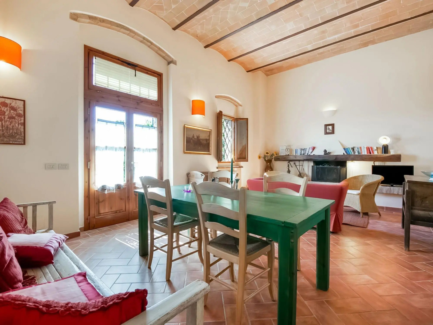 Boutique Cottage in Poggibonsi with Pool