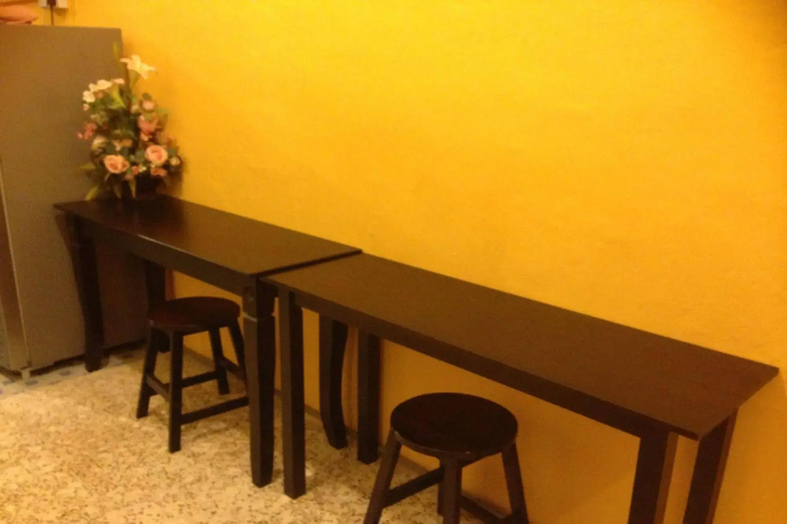 Cocoa Mews Cafe & Homestay - Hostel
